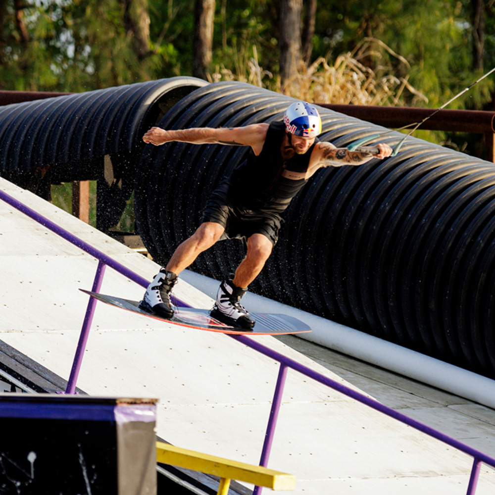 Ronix Kinetik 144 cm ensemble de wakeboard avec chausses Parks 5