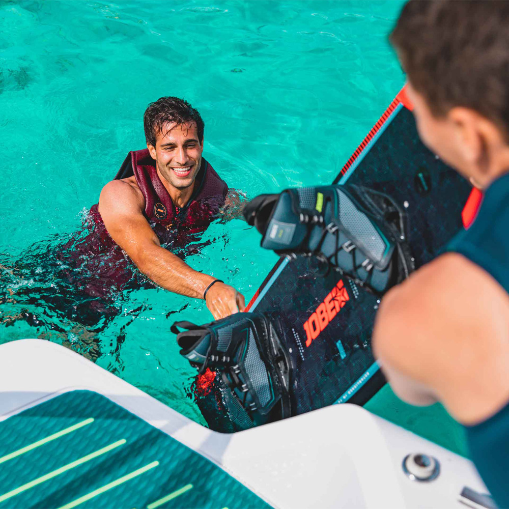 Jobe ensemble Logo wakeboard 138 cm et chausses Maze 4