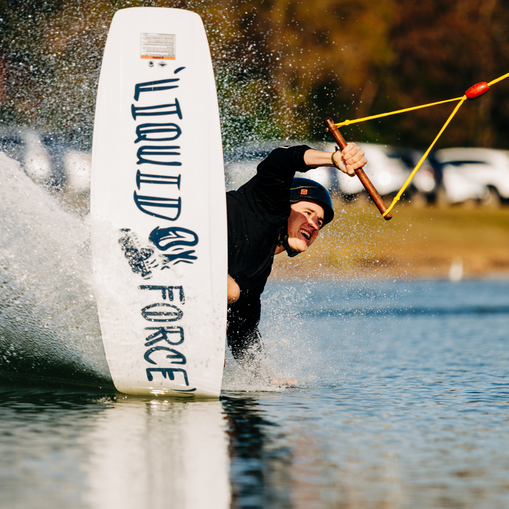 Liquid Force Ensemble de wakeboard Apex 134 cm avec Classic 6x fixations 10