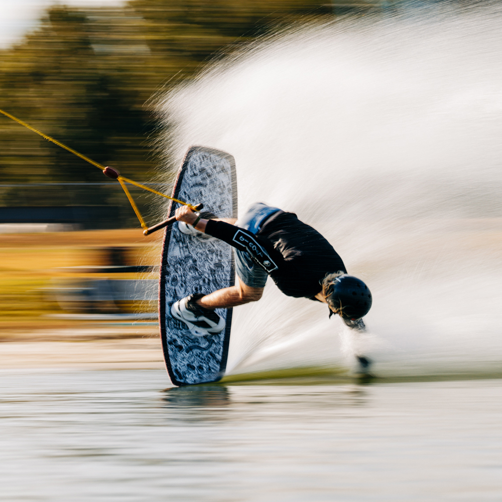 Liquid Force Ensemble de wakeboard Apex 134 cm avec Classic 6x fixations 11