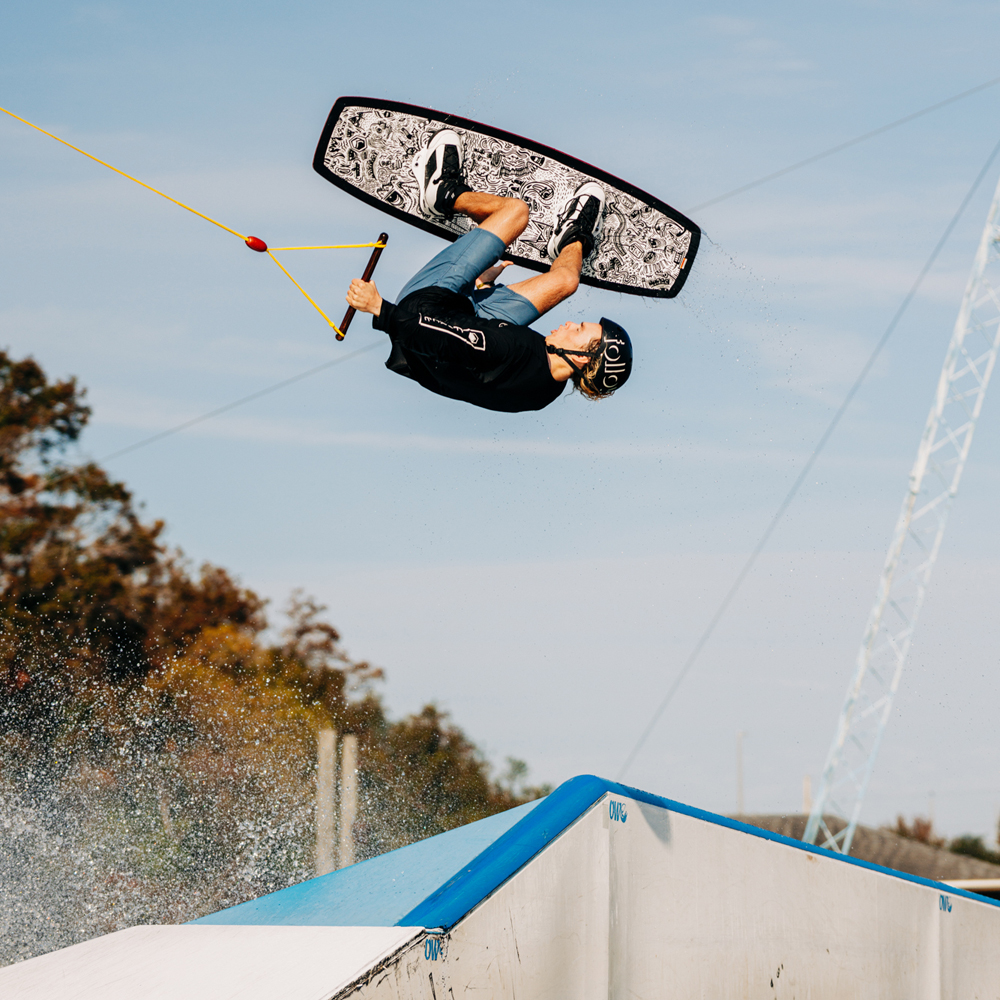 Liquid Force Ensemble de wakeboard Apex 134 cm avec Classic 6x fixations 14