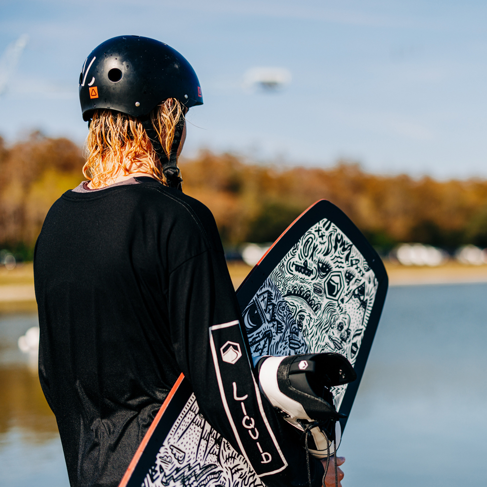 Liquid Force Ensemble de wakeboard Apex 134 cm avec Classic 6x fixations 9