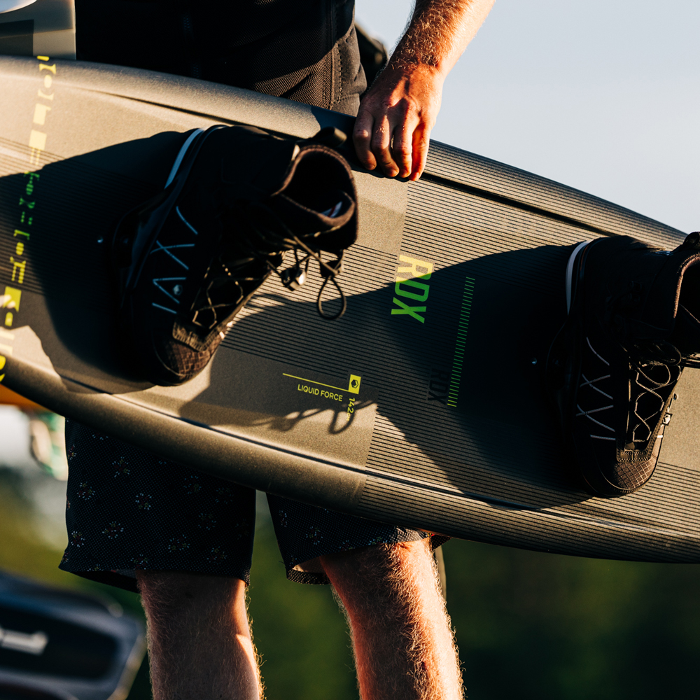 Liquid Force RDX ensemble wakeboard 130 cm avec fixations Transit 9