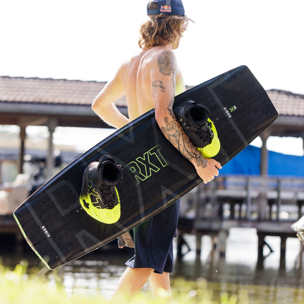 Ronix RXT set de wakeboard 136 cm avec chausses RXT